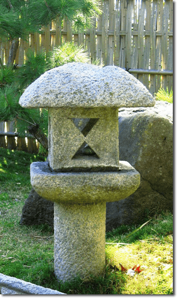 Mizubotaru Toro Japanese Stone Lantern